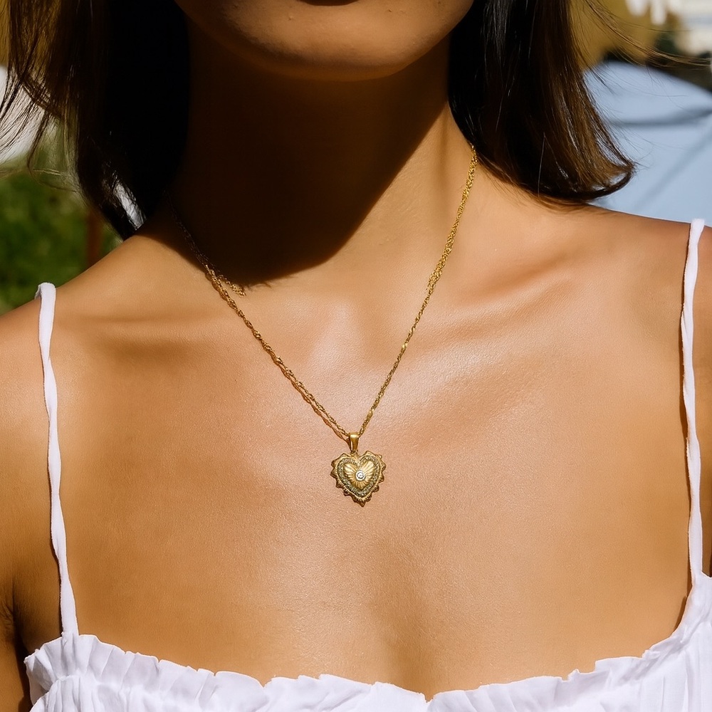 NEW 18K GOLD PLATED VINTAGE HEART NECKLACE - Picture 7 of 7
